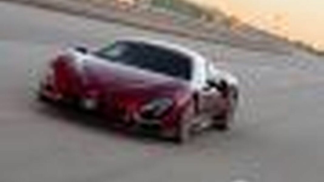 source:MotorAuthority - Alfa Romeo 33 Stradale: 333 km/h nei test a Nardò