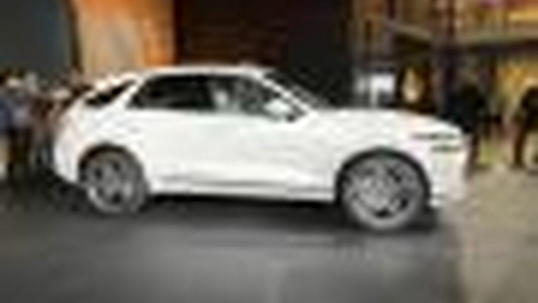 source:GreenCarReports - Genesis GV70 2026: Più Autonomia e Porta NACS