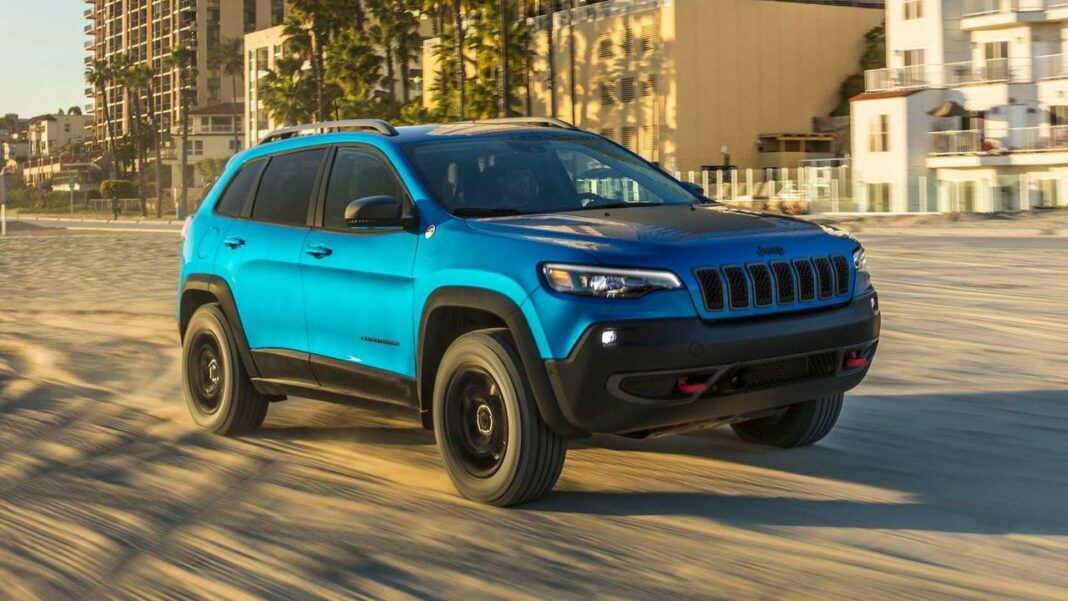 source:motor1 - Jeep Cherokee: Ritorno Ibrido nel 2024