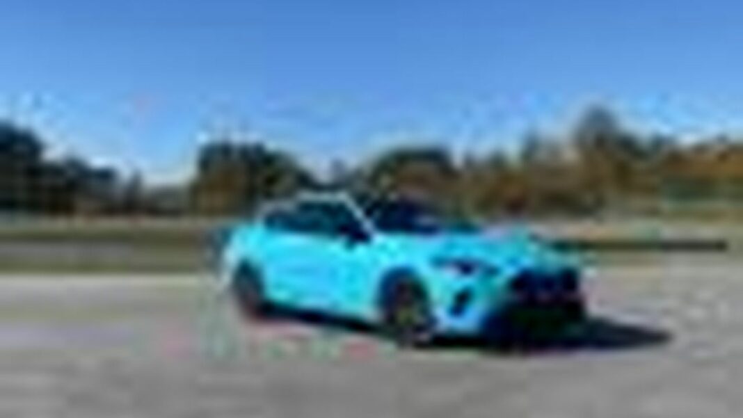 source:TheCarConnection - 2025 BMW 2-Series: Eleganza e Competizione nel Compatto