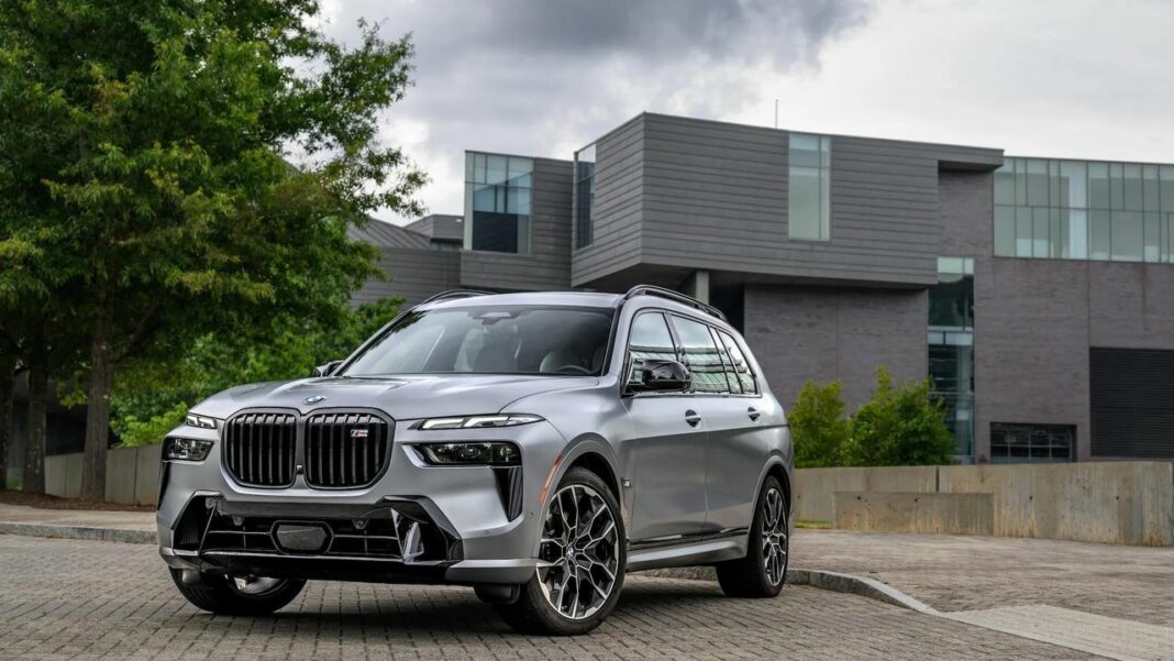 Tecnologia Avanzata e Sicurezza: Le Caratteristiche del Nuovo BMW X7 2025 BMW X7: Lusso e Potenza in un SUV Imponente
