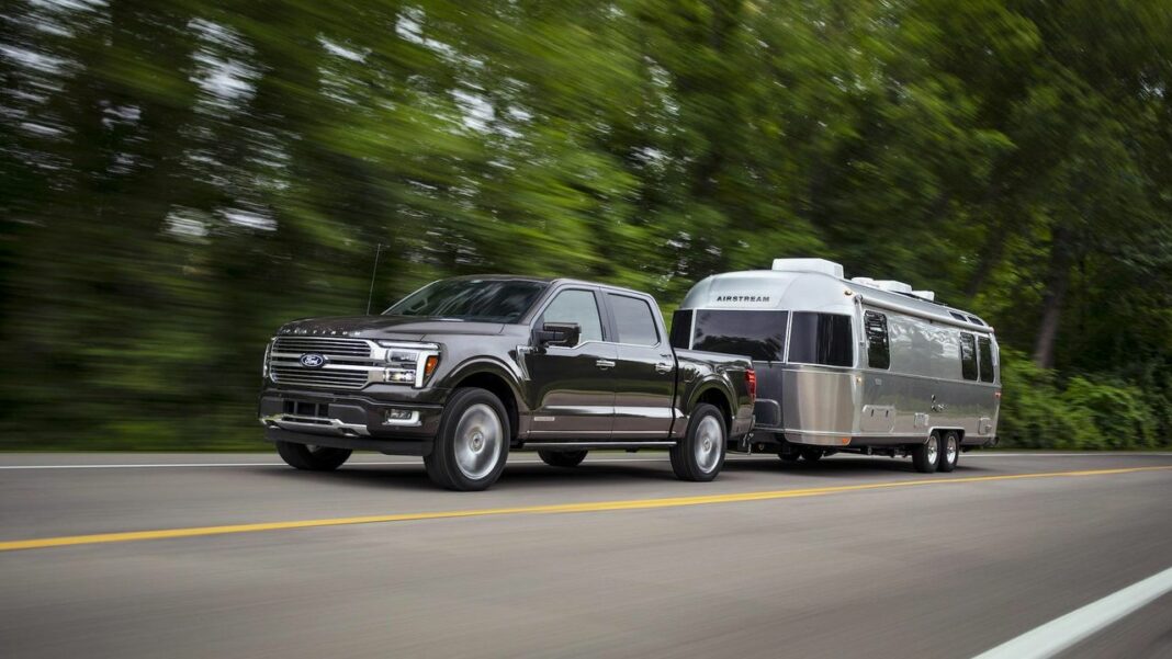 Sicurezza e Tecnologia Avanzata: Il Futuro della Guida con il Ford F-150 2025 Ford F-150: Potenza e Versatilità a Prezzo Alto
