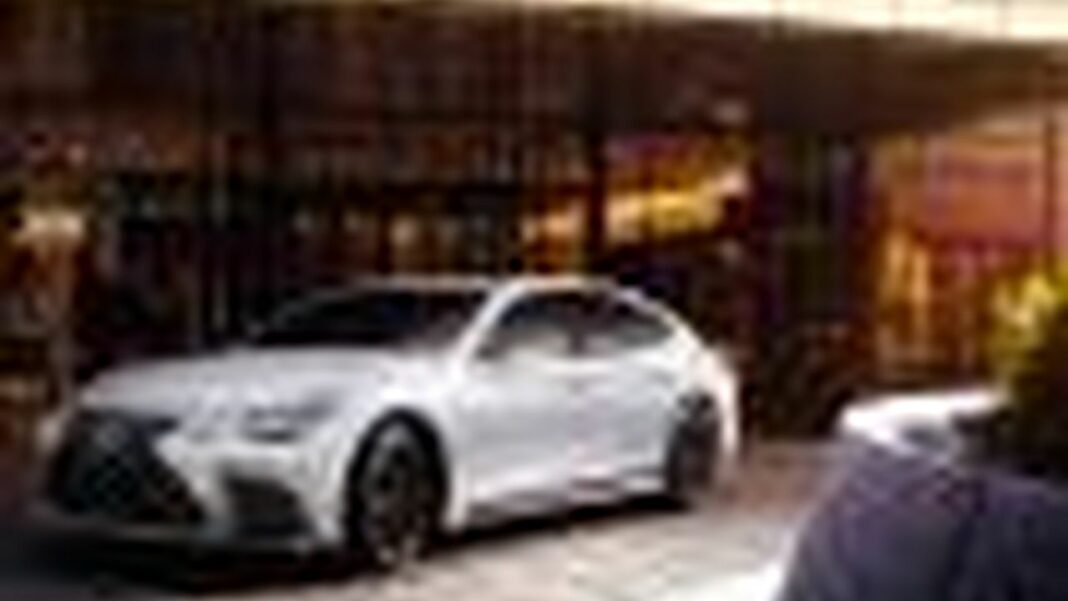 source:TheCarConnection - 2025 Lexus LS: Lusso e Comfort per Ogni Viaggio