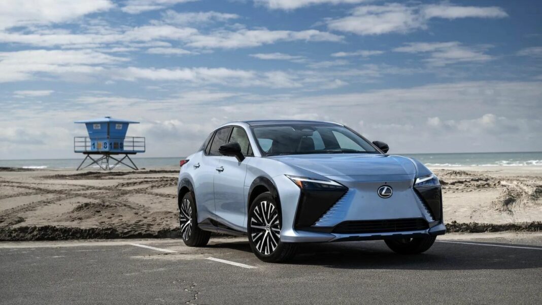 Prestazioni e Autonomia: Analisi delle Opzioni di Alimentazione del Lexus RZ 2025 Lexus RZ: Eleganza Elettrica con Prezzo Competitivo