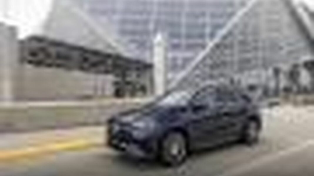 source:TheCarConnection - 2025 Mercedes-Benz GLE-Class: Lusso e Potenza in SUV