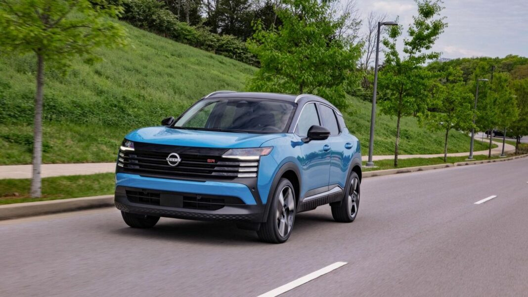 Design e Comfort: Un Interno di Qualità per un Veicolo Economico 2025 Nissan Kicks: SUV Compatto con AWD e Comfort Superiore