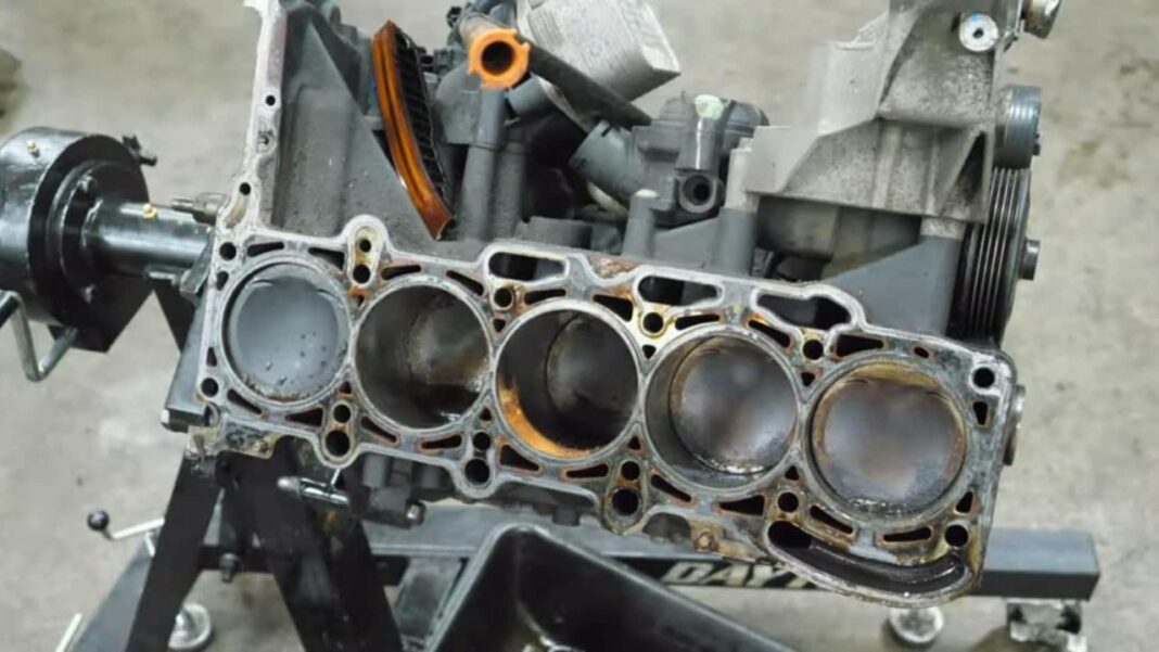 Impatto della Negligenza sulla Longevità dei Motori: Lezioni da un Caso Estremo Cosa ha distrutto il motore Volkswagen più strano?