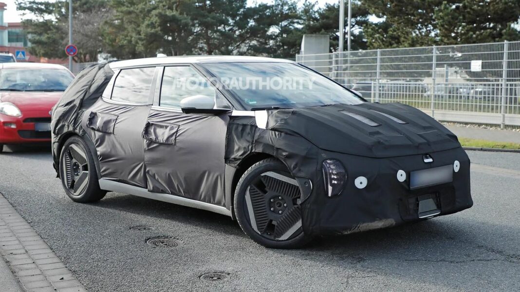 source:MotorAuthority - Kia EV4: il nuovo hatchback elettrico svelato in video