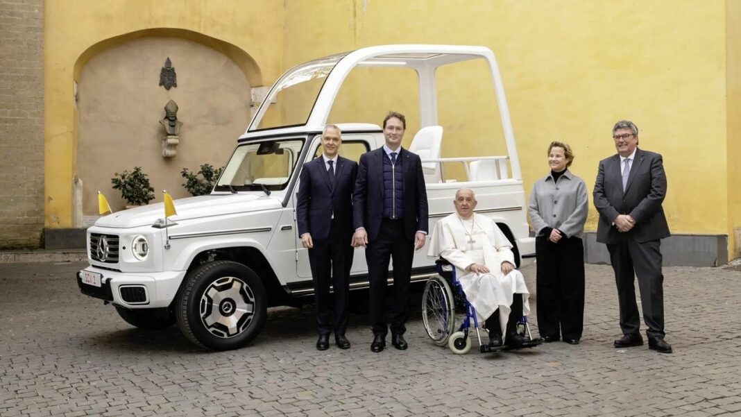source:MotorAuthority - La nuova Popemobile elettrica: il G-Class del Papa