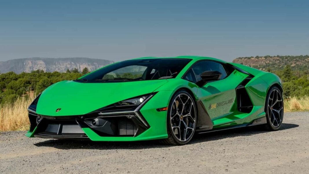 Prestazioni e Innovazione: La Potenza del Revuelto Svelata Lamborghini Revuelto: Il Futuro Ibrido delle Supercar