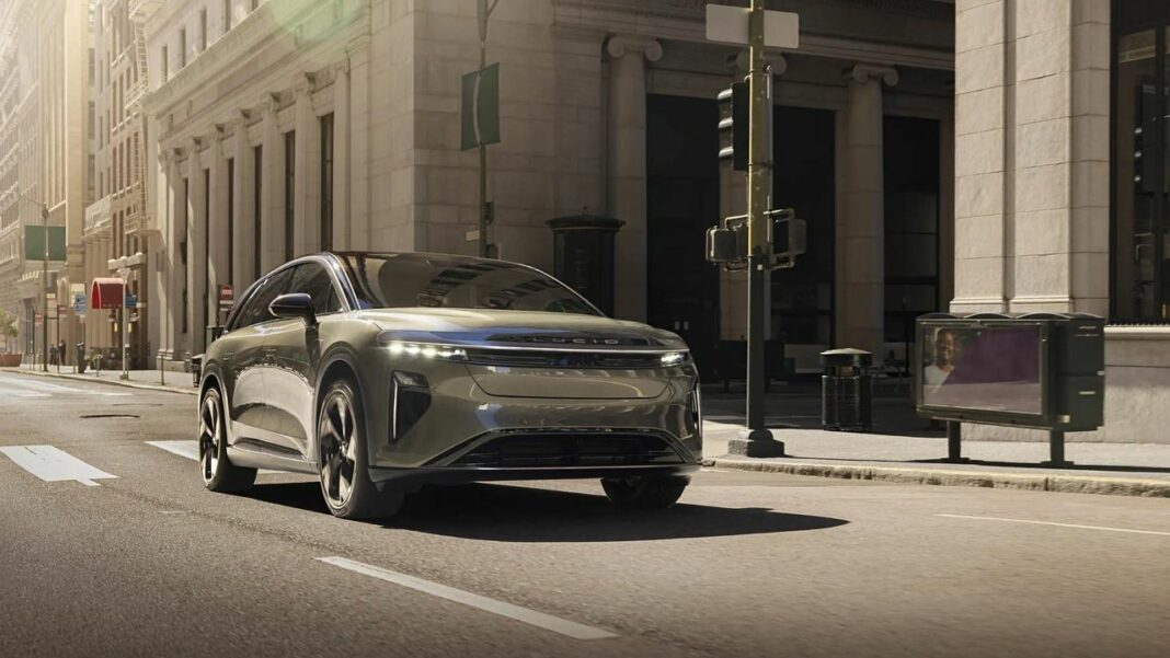 source:MotorAuthority - Lucid Gravity: Inizia la produzione del SUV elettrico 2025