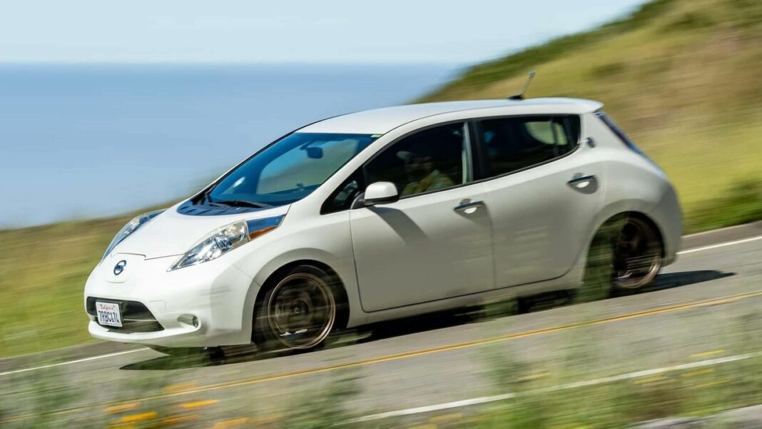 Innovazione e Sostenibilità: Il Futuro delle Auto Ibride Nissan Leaf: La Trasformazione in Supercar Ibrida Unica