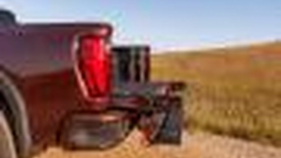 source:TheCarConnection - Richiamo GM: 132.037 pickup a rischio apertura accidentale