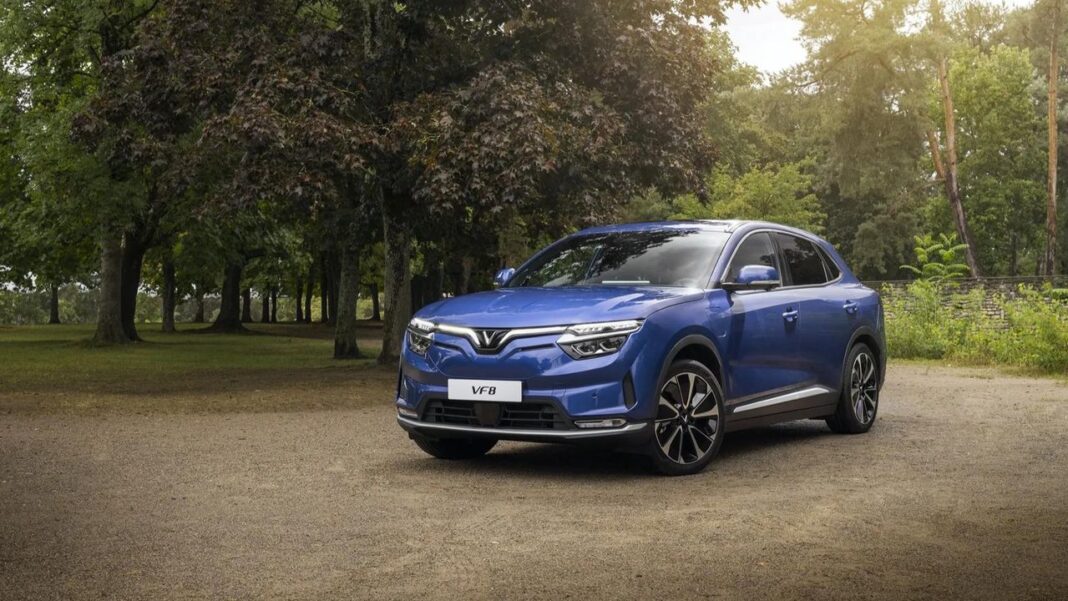 Evoluzione del Modello di Vendita di Vinfast: Dalla Vendita Diretta ai Rivenditori Franchising Richiamo Vinfast VF 8: Airbag a rischio per i conducenti