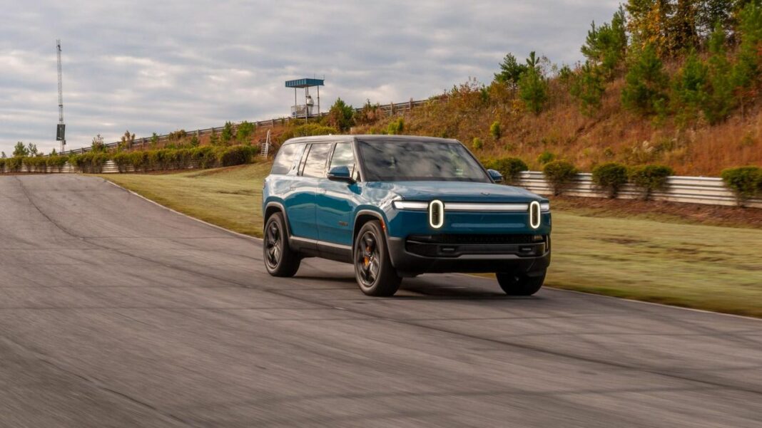 Rivian R1S: Un Contendente di Alto Livello nel Mercato degli SUV Elettrici Rivian R1S: Un SUV Elettrico che Rivoluziona il Mercato