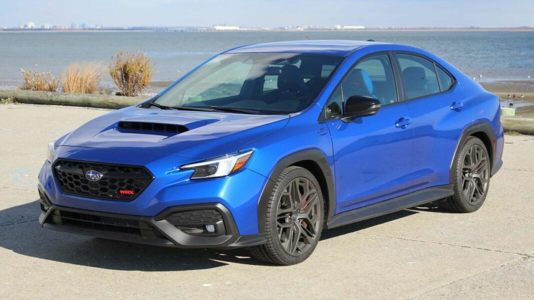 Confronto con i Competitori: Honda Civic Type R e Altri Subaru WRX tS: Un'auto da corsa che sorprende e delude