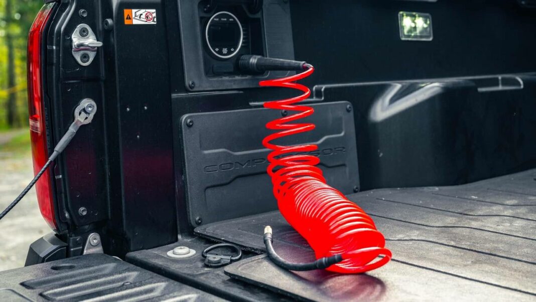 source:motor1 - Toyota Tacoma Trailhunter: Compressore Integrato Geniale