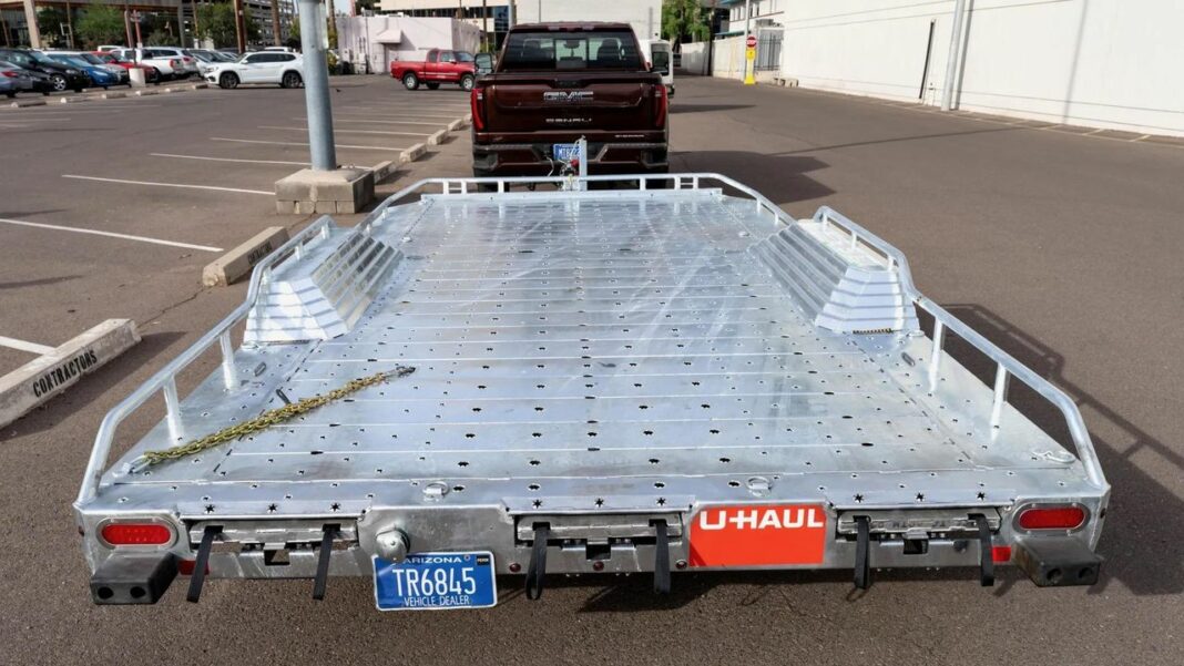 source:MotorAuthority - U-Haul lancia il Toy Hauler: il rimorchio per appassionati