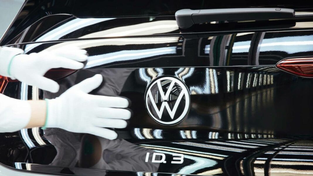 Ristrutturazione e Futuro Occupazionale: Volkswagen Prevede di Ridurre 35.000 Posti di Lavoro Volkswagen: Stabilità per i lavoratori fino al 2030