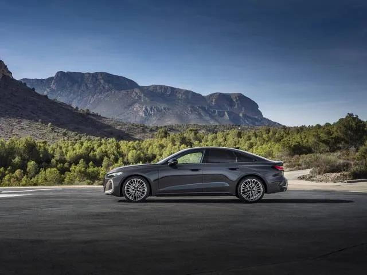 2025_Audi_A5_hatchback_5Ro1FIpySO - Veicoli24 source:TheCarConnection - 2025 Audi A5 hatchback - Audi A5 S Line