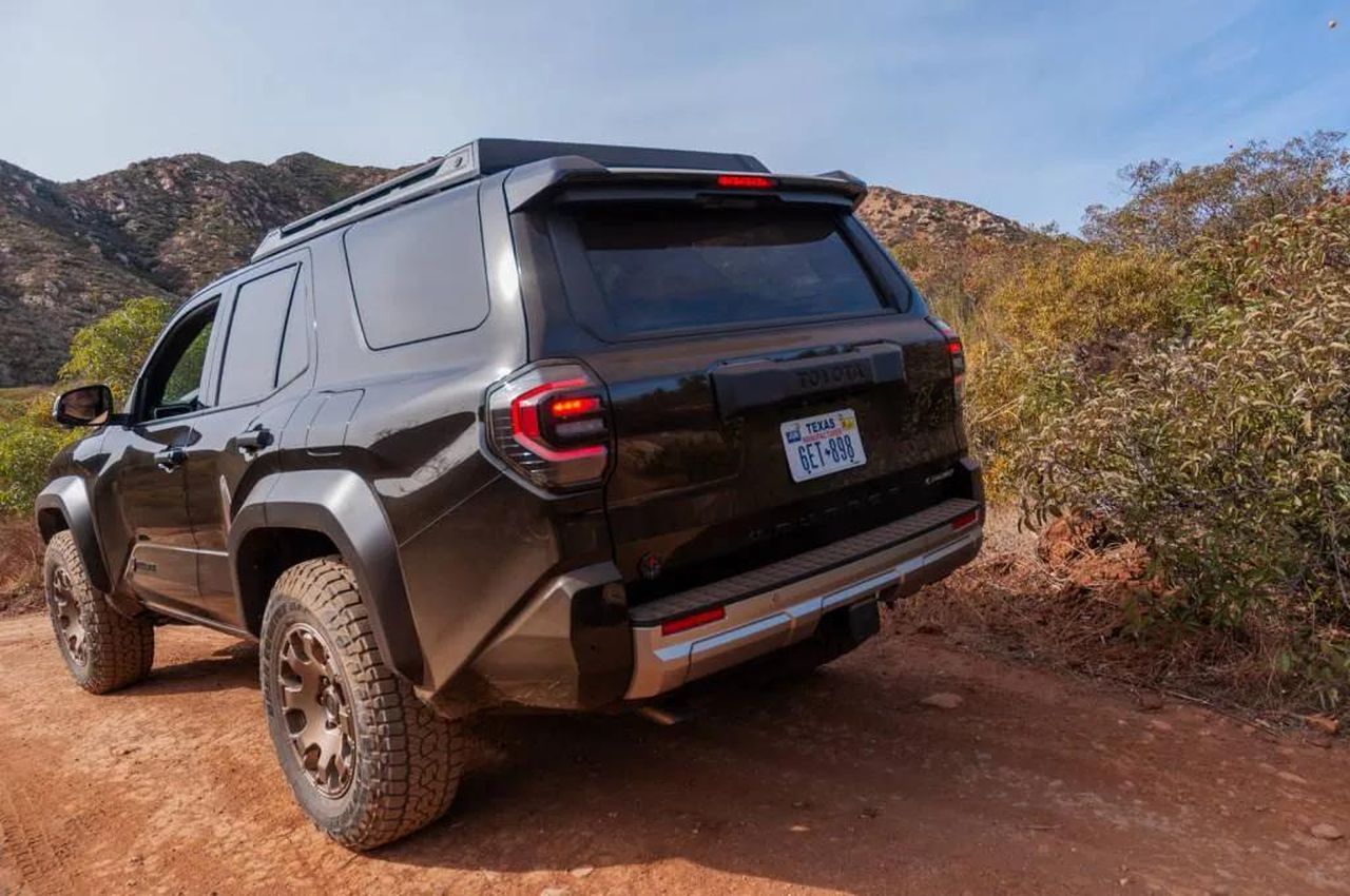 4Runner_diventa_muscolosa_e_tecnologica_owKphu5CwQ - Veicoli24 4Runner diventa muscolosa e tecnologica - 2025 Toyota 4Runner
