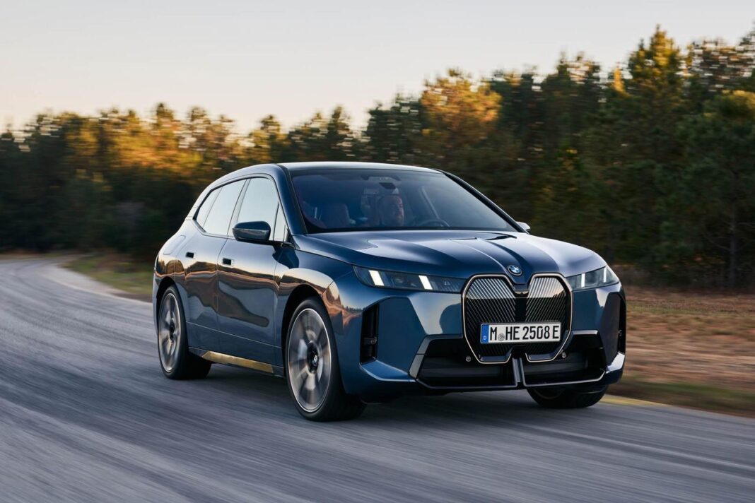 Produzione e disponibilità Aggiornamenti sulla gamma BMW iX 2026: potenza e autonomia migliorate
