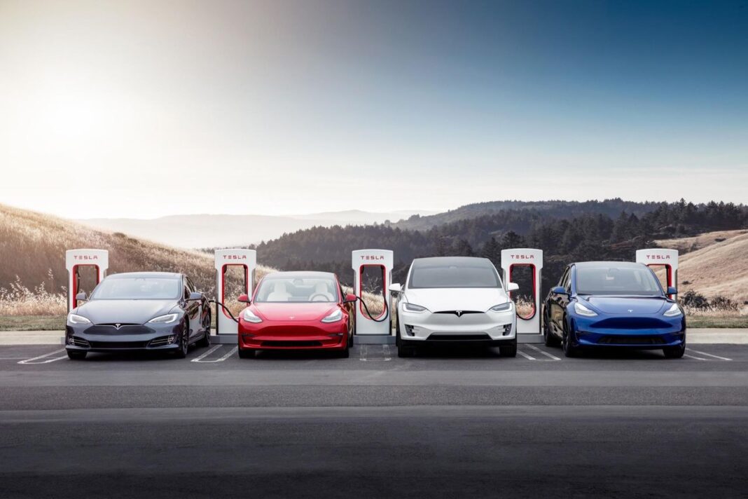 Sviluppi futuri e concorrenza Aggiornamento Tesla: Supercharger V4 e ricarica Cybertruck a 325 kw