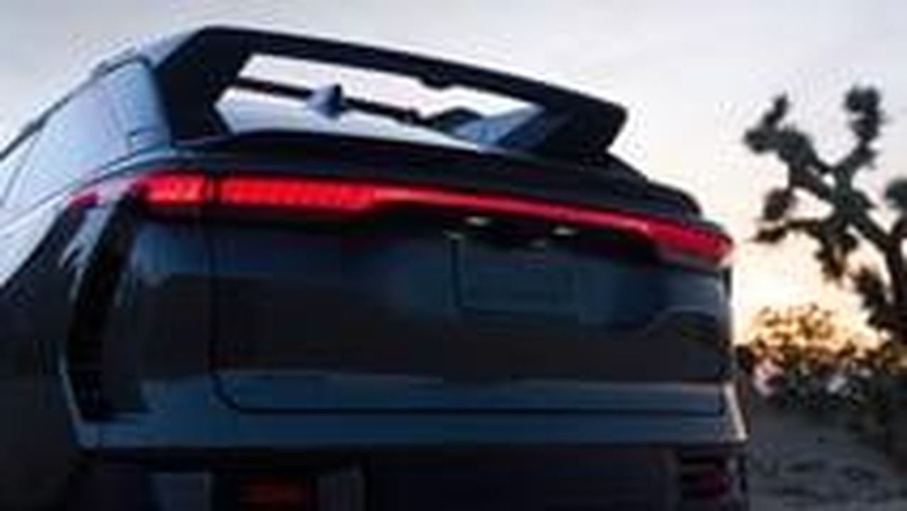Approfondimenti_sullAerodinamica_Y0TSjcHBDV - Veicoli24 source:motor1 - Approfondimenti sull'Aerodinamica - jeep wagoneer s rear wing explained