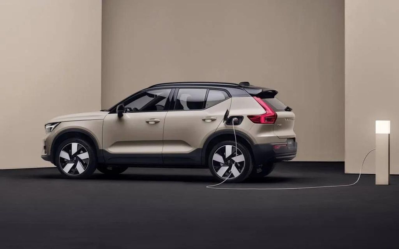 Architettura_e_Prestazioni_del_EX40_Zy4DVtuFrl - Veicoli24 source:GreenCarReports - Architettura e Prestazioni del EX40 - 2025 Volvo EX40 (specifiche europee)