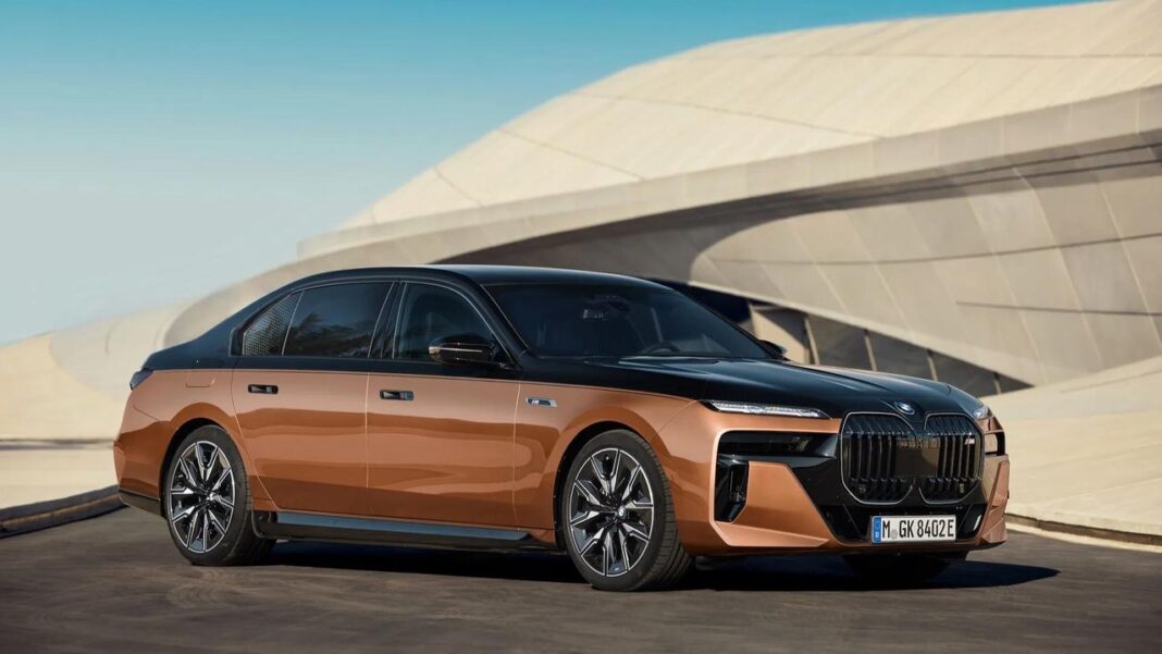 source:GreenCarReports - BMW i7 2025: Prezzi, Modelli e Innovazioni dell'Auto Elettrica
