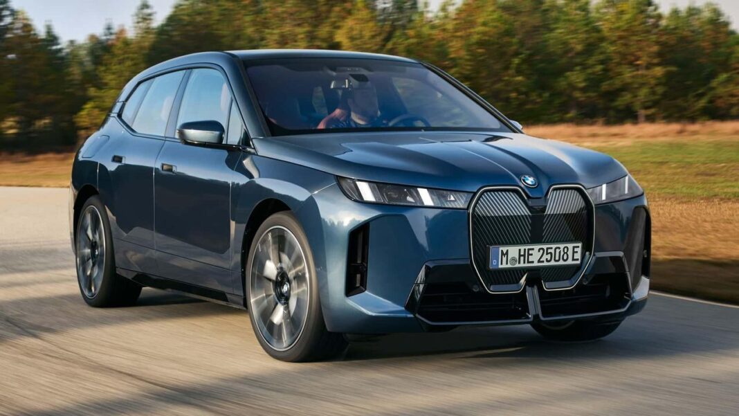 Prezzi e Disponibilità BMW iX 2026: Novità e Potenza Rivisitata