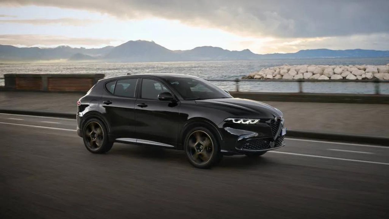 Cambio_di_strategia_per_Alfa_Romeo_HxDfqE5EH8 - Veicoli24 Cambio di strategia per Alfa Romeo - 2025 Alfa Romeo Tonale Intensa (specifiche europee)