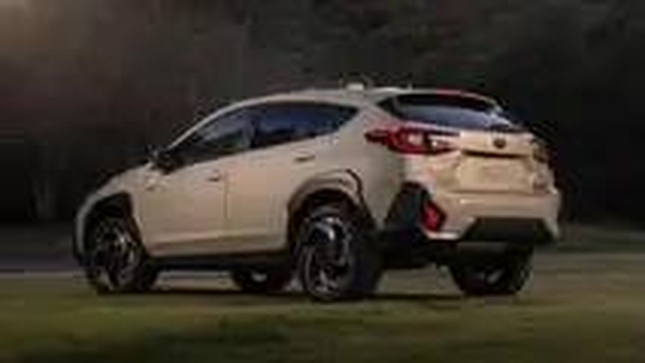 Caratteristiche_del_Nuovo_Modello_GjkN0SSU9R - Veicoli24 source:motor1 - Caratteristiche del Nuovo Modello - Retro Subaru Crosstrek Hybrid 2026