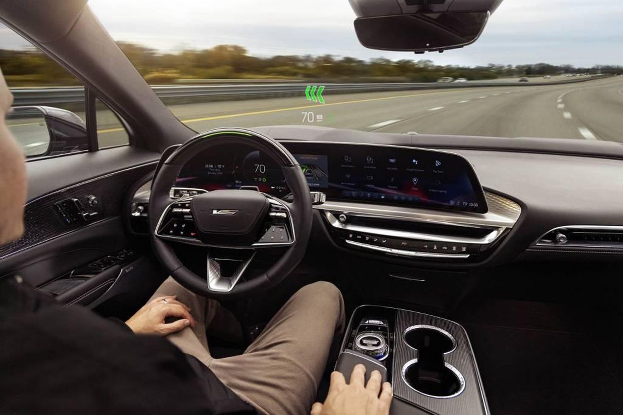 Caratteristiche_principali_del_Cadillac_LyriqV_OBpDaBxONz - Veicoli24 Caratteristiche principali del Cadillac Lyriq-V - 2026 Cadillac Lyriq-V
