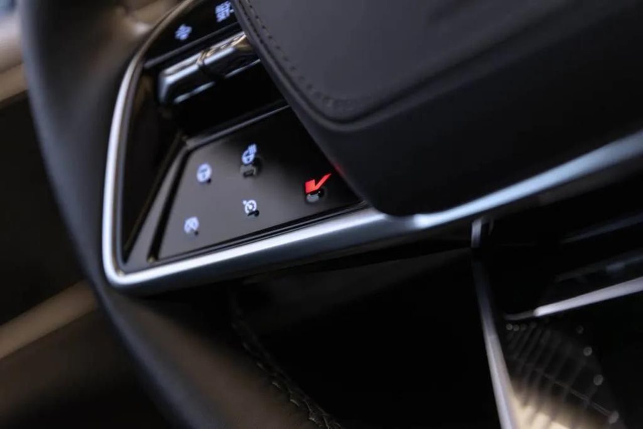 Caratteristiche_principali_del_Cadillac_LyriqV_YKQG75FS4w - Veicoli24 Caratteristiche principali del Cadillac Lyriq-V - 2026 Cadillac Lyriq-V