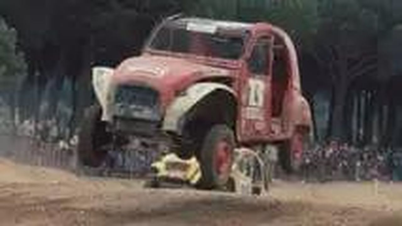 Citroen_e_il_Ritorno_della_2CV_Vl1P8STcrN - Veicoli24 Citroen e il Ritorno della 2CV - Citroen 2CV