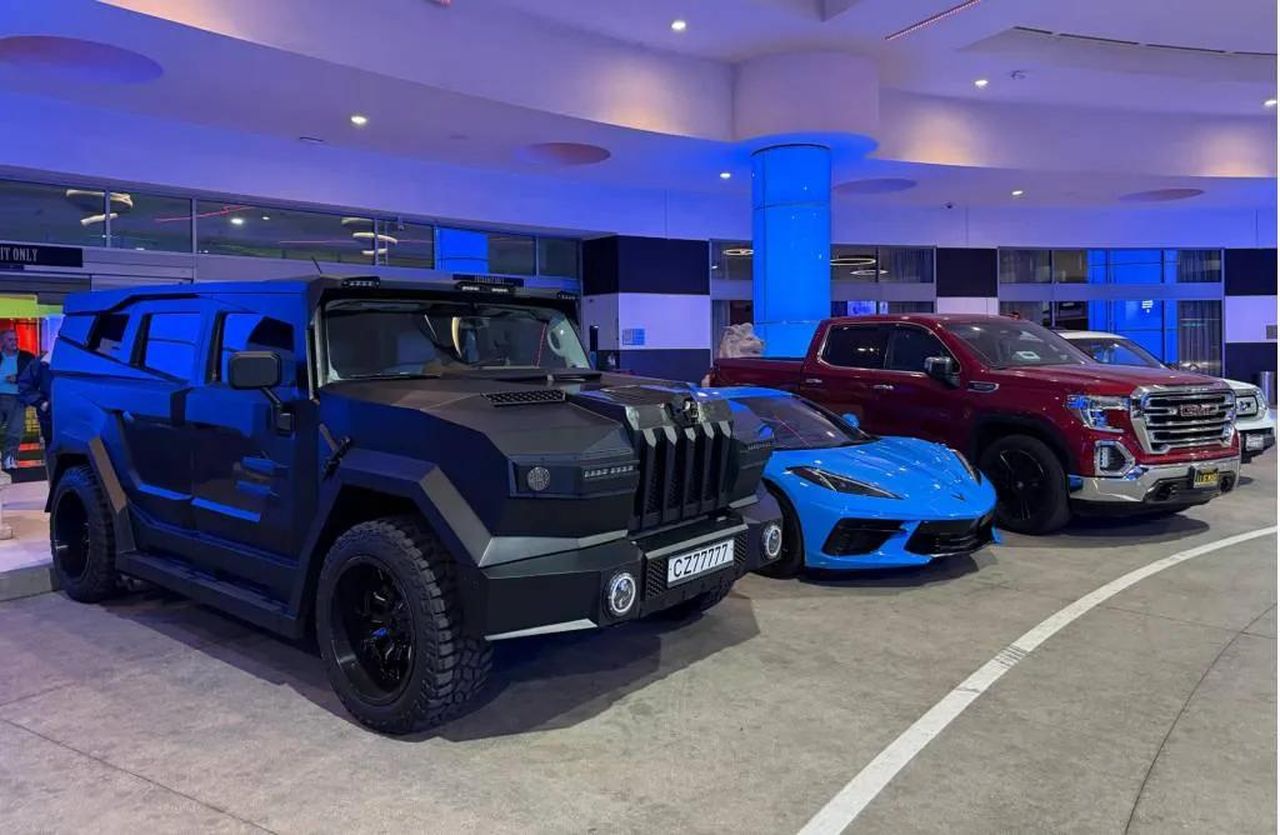 Dartz_e_la_produzione_negli_Stati_Uniti_VoMePryC1g - Veicoli24 source:MotorAuthority - Dartz e la produzione negli Stati Uniti - Dartz Prombron Black Stallion Type C