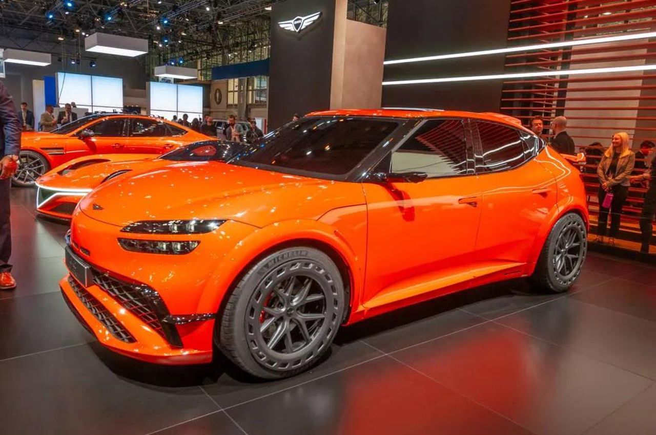 Design_e_caratteristiche_del_GV60_Magma_3h7AxNysHf - Veicoli24 source:MotorAuthority - Design e caratteristiche del GV60 Magma - Genesis GV60 Magma concept