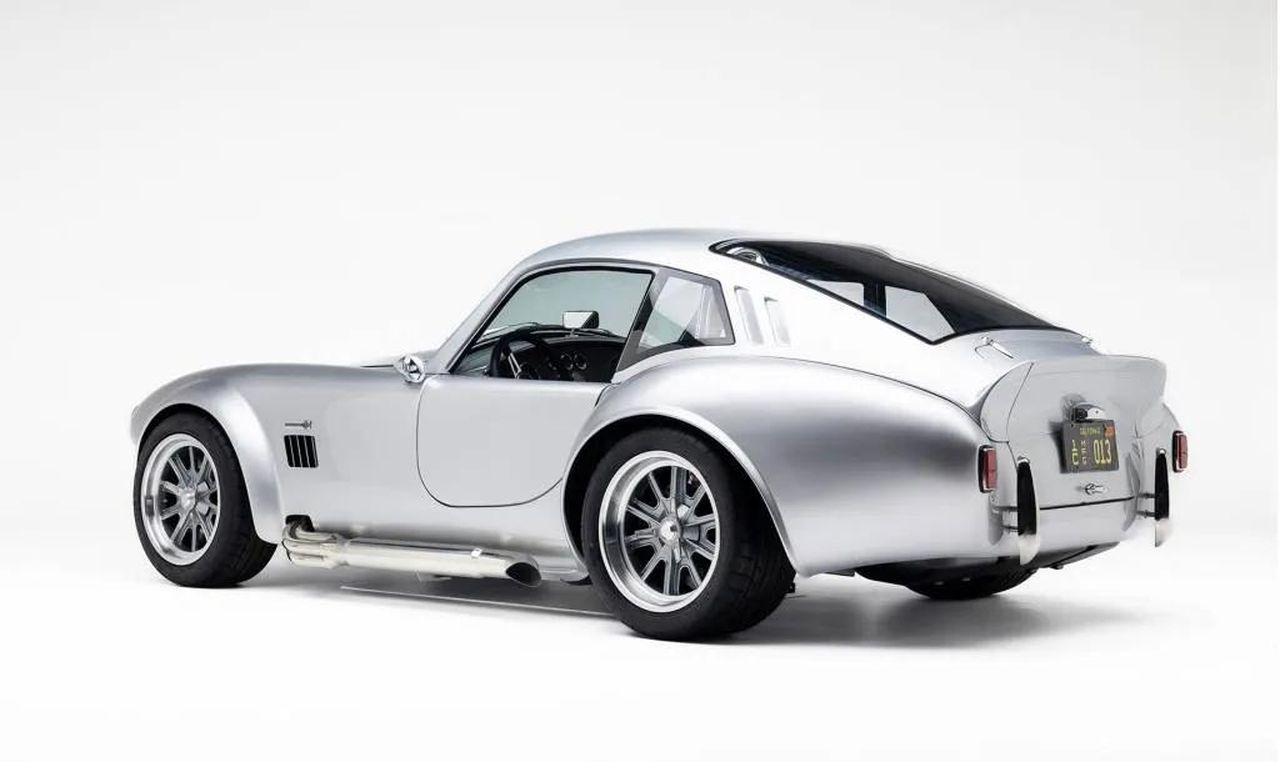 Design_e_prestazioni_migliorate_Q5dpNOXvM1 - Veicoli24 Design e prestazioni migliorate - Kit auto Factory Five Racing Mk5 Roadster con hard top opzionale