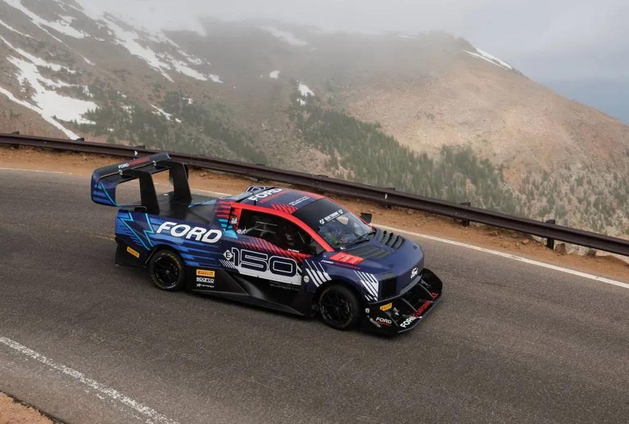 Dettagli_sul_Veicolo_Elettrico_di_Ford_3VUoGJDzn2 - Veicoli24 Dettagli sul Veicolo Elettrico di Ford - Ford F-150 Lightning SuperTruck al Pikes Peak International Hill Climb 2024