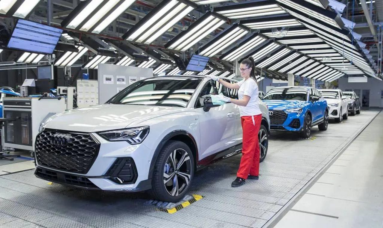Dettagli_sul_nuovo_Q3_e_piattaforma_MQB_Evo_hA3rVugroo - Veicoli24 source:MotorAuthority - Dettagli sul nuovo Q3 e piattaforma MQB Evo - Produzione dell'Audi Q3 a Győr, Ungheria