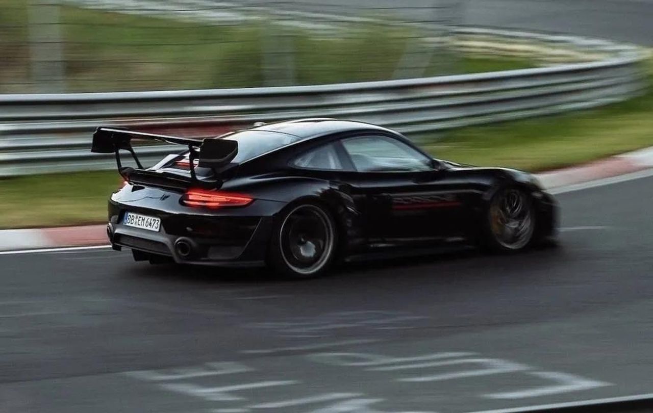 Dettagli_sul_pacchetto_di_aggiornamento_Manthey_qaOfiysAzK - Veicoli24 source:MotorAuthority - Dettagli sul pacchetto di aggiornamento Manthey - Porsche 911 GT2 RS di generazione 991 con pacchetto Manthey