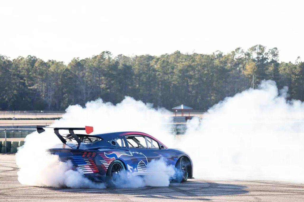 Dettagli_sul_prototipo_MachE_per_NASCAR_EmEJA2yZdE - Veicoli24 Dettagli sul prototipo Mach-E per NASCAR - Prototipo Ford Mustang Mach-E NASCAR