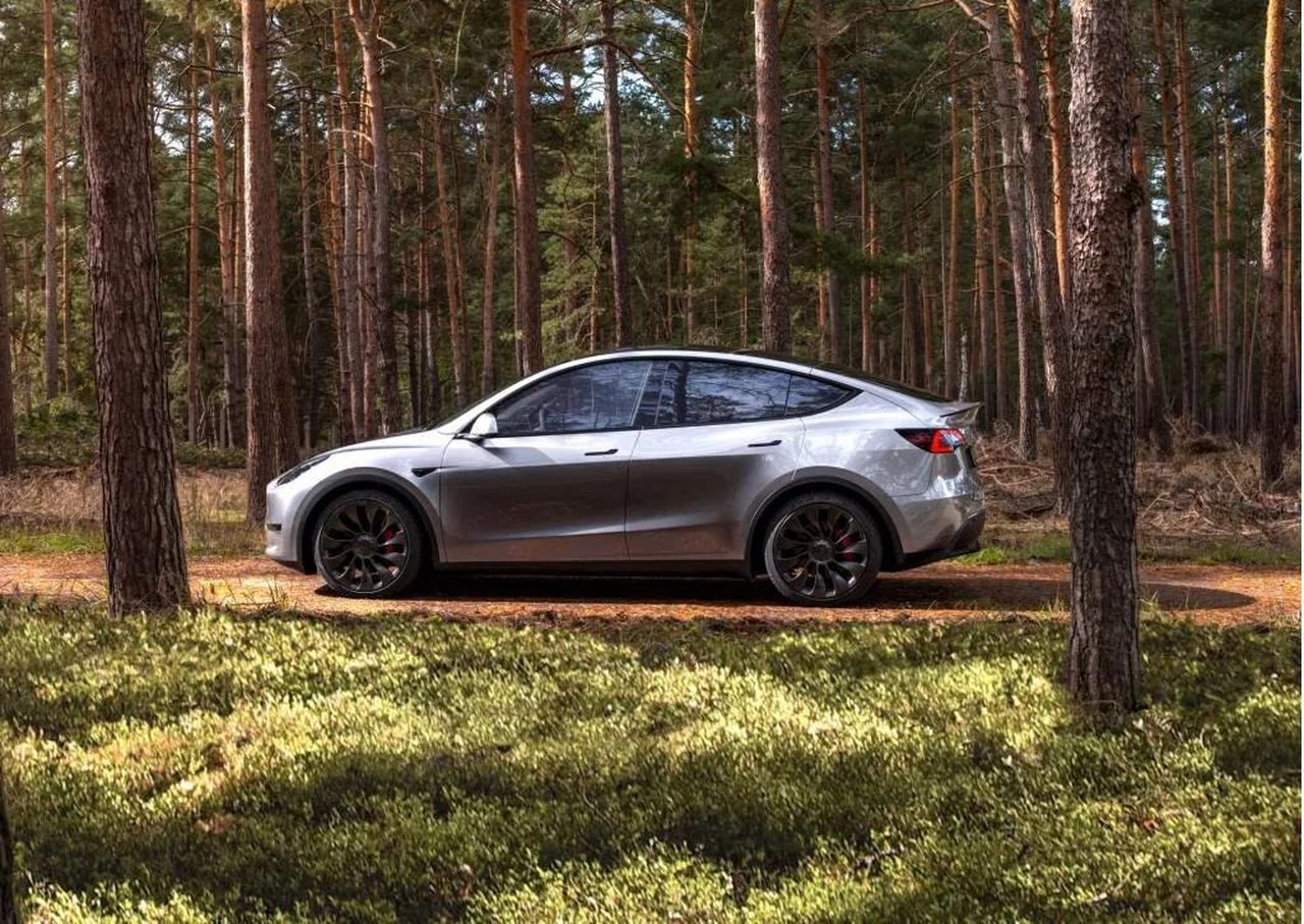 Dettagli_sul_richiamo_dei_veicoli_Tesla_iYyYQQjF3N - Veicoli24 source:GreenCarReports - Dettagli sul richiamo dei veicoli Tesla - 2024 Tesla Model Y. - Courtesy of Tesla, Inc.