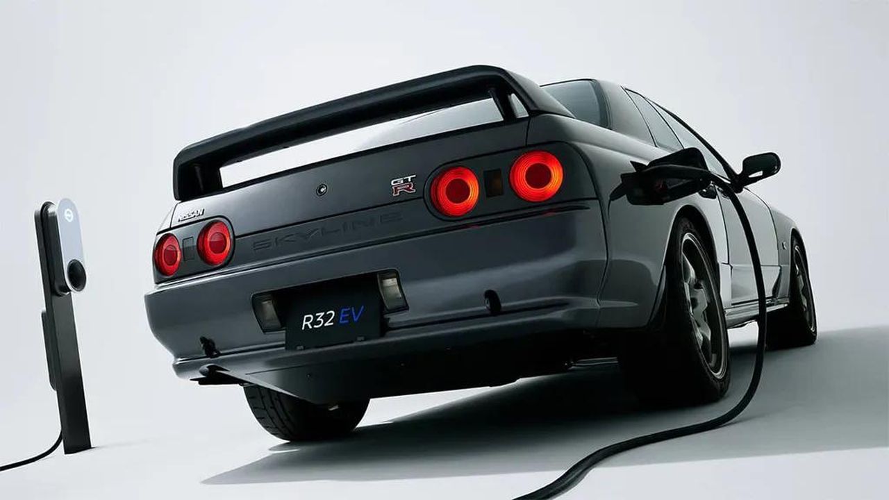 Dettagli_sulla_conversione_elettrica_della_R32_GTR_lcuXeXvkYo - Veicoli24 source:MotorAuthority - Dettagli sulla conversione elettrica della R32 GT-R - Conversione elettrica della R32 Nissan Skyline GT-R