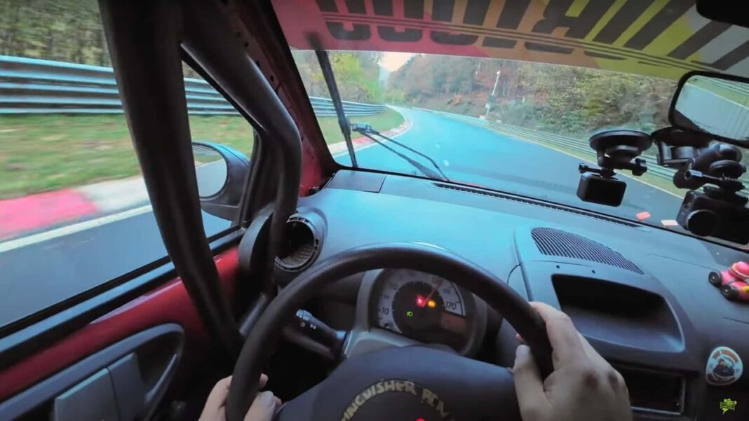 Conservare la Velocità: Tecniche per Affrontare il Nürburgring Divertimento al Nürburgring con solo 68 Cavalli!