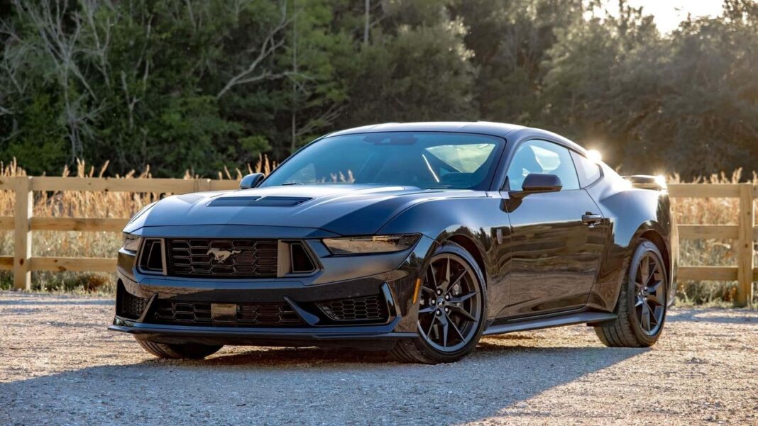 source:motor1 - Ford Mustang: Prezzi e Performance al Salone dell'Auto di Detroit 2025