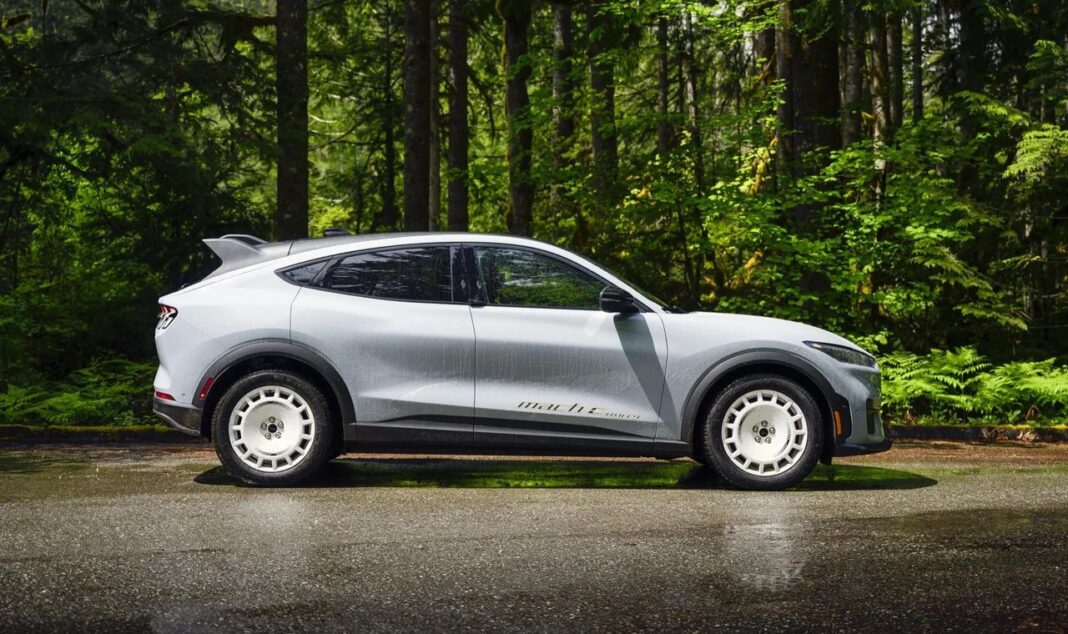 source:GreenCarReports - Ford brevetta un sistema di batterie elettriche più facile da riparare