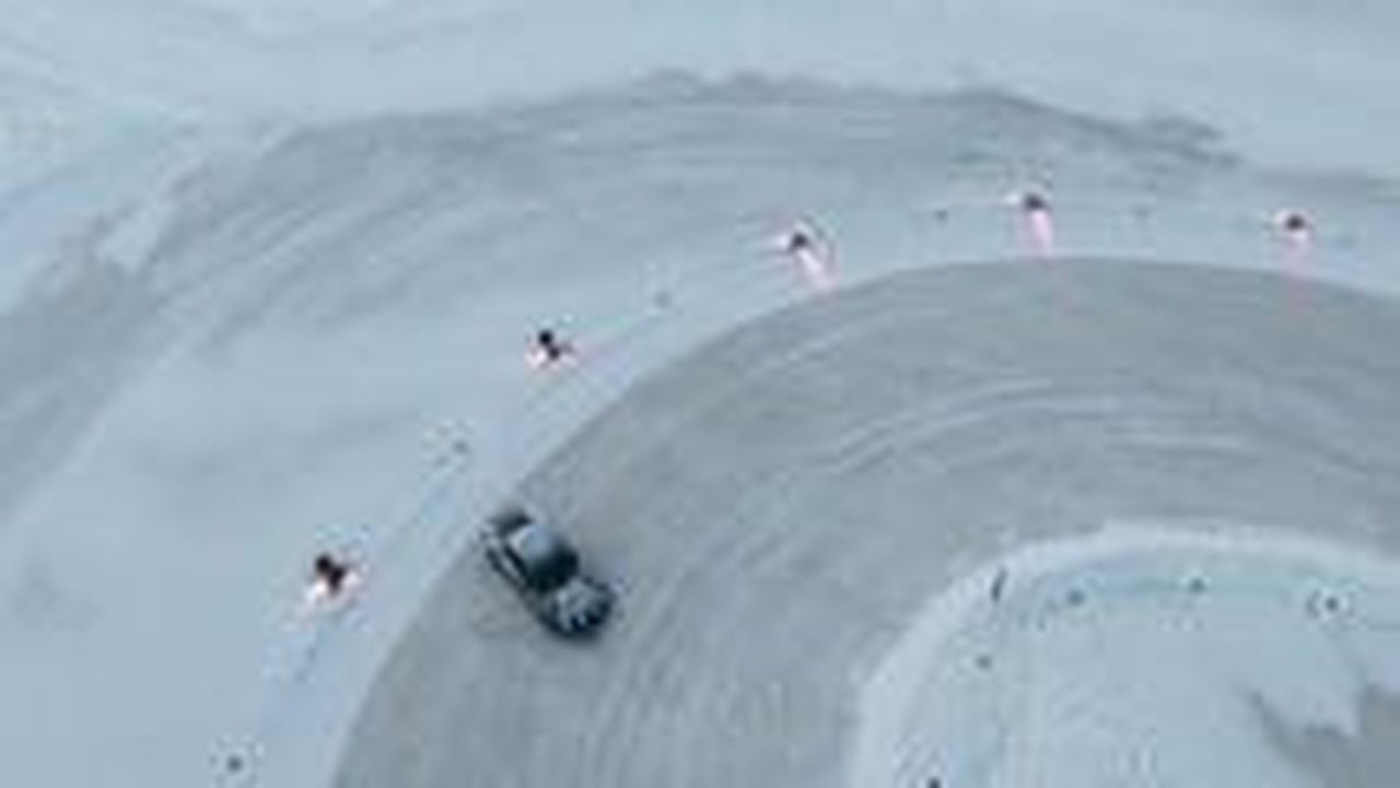 Il_Nuovo_Record_di_Drift_zDOlZosacS - Veicoli24 Il Nuovo Record di Drift - Porsche Taycan GTS EV Drift Record