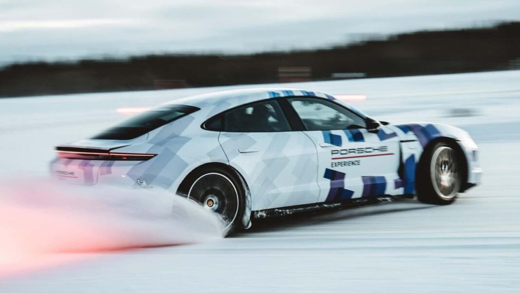 Altri Record del Porsche Taycan Il Porsche Taycan GTS Stabilisce un Nuovo Record di Drift su Ghiaccio